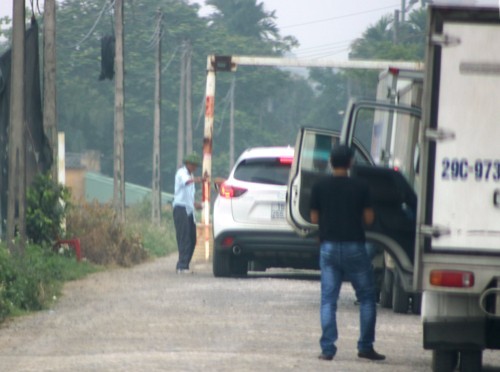 Trạm "BOT làng" ở xã Lê Thiện thu phí mỗi xe ôtô 10.000 đồng. 