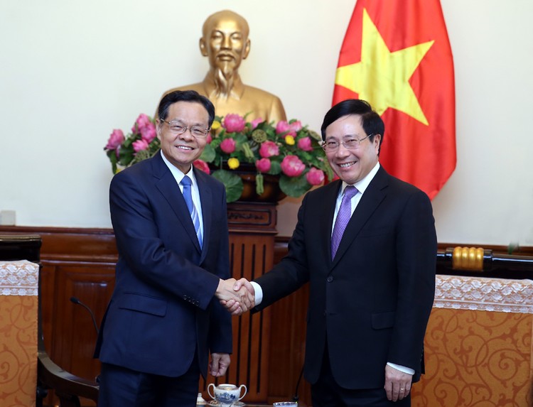 Phó Thủ tướng Phạm Bình Minh tiếp Chủ tịch Khu tự trị dân tộc Choang Quảng Tây. Ảnh: VGP
