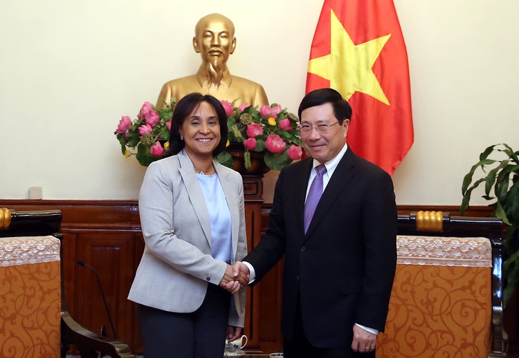 Phó Thủ tướng Phạm Bình Minh tiếp Quốc vụ khanh Bộ Ngoại giao và Hợp tác quốc tế Morocco Mounia Boucett. Ảnh: VGP
