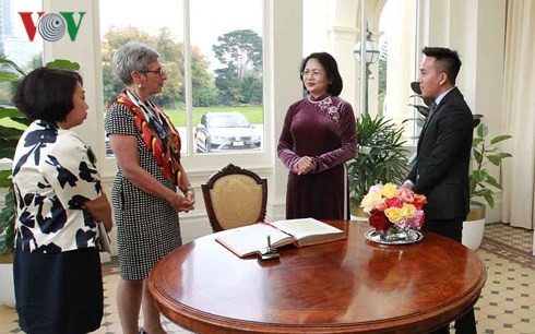 Phó Chủ tịch nước Đặng Thị Ngọc Thịnh gặp Thống đốc bang Victoria, bà Linda Marion Dessau