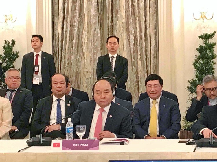 Thủ tướng Nguyễn Xuân Phúc phát biểu tại phiên toàn thể Hội nghị Cấp cao ASEAN lần thứ 32. Ảnh: BTC