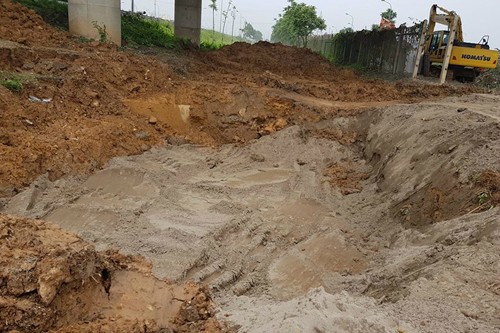 Đường ống nước sông Đà bị rò rỉ tại km23 đại lộ Thăng Long