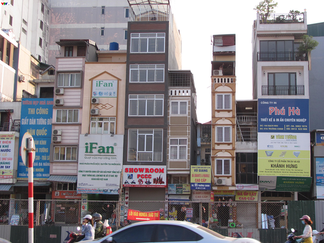 Một loạt các căn nhà có diện tích nhỏ trên phố Trường Chinh