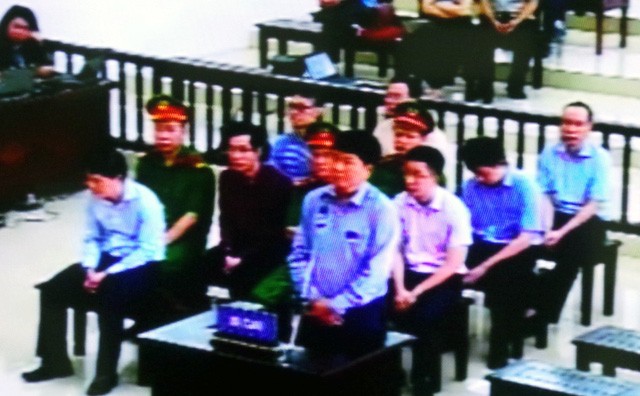 Bị cáo Đinh La Thăng tại phiên xử phúc thẩm ngày 7/5. (Ảnh chụp màn hình)