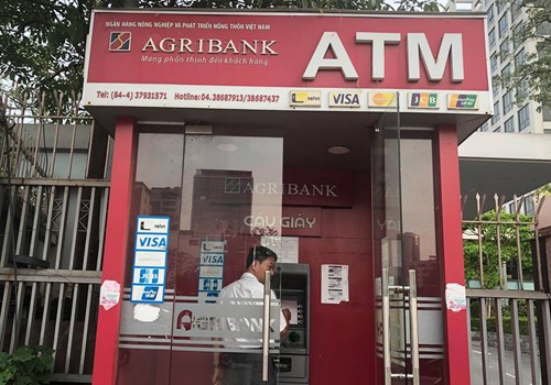 Một ATM của Agribank tại đường Tôn Thất Thuyết, Hà Nội. Ảnh: TL.