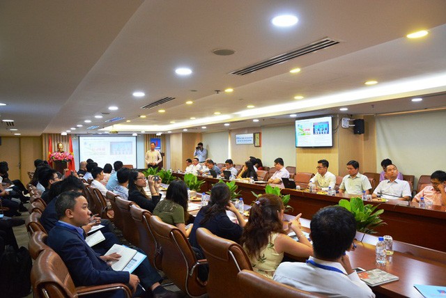 Ông Cao Hoài Dương, Tổng giám đốc PVOil chia sẻ thông tin đến các nhà đầu tư và cổ đông.