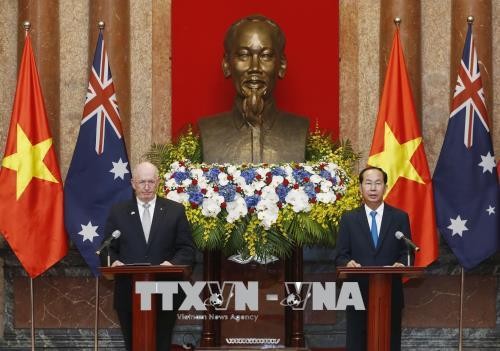 Chủ tịch nước Trần Đại Quang và Toàn quyền Australia Peter Cosgrove trong cuộc gặp gỡ báo chí thông báo kết quả hội đàm