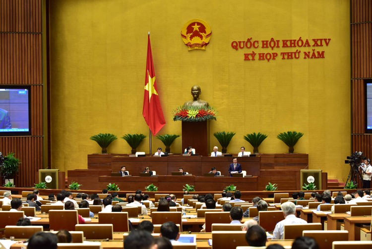 Bộ trưởng Bộ LĐ-TB&XH cho rằng, nếu tính cả phần kinh tế “ngầm” thì bức tranh năng suất lao động Việt Nam sẽ khác tại phiên thảo luận ở Hội trường sáng ngày 26/5. Ảnh:VGP