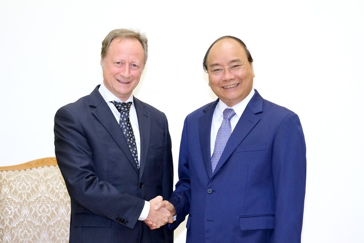 Thủ tướng Nguyễn Xuân Phúc và Đại sứ, Trưởng phái đoàn EU tại Việt Nam Bruno Angelet - Ảnh: VGP