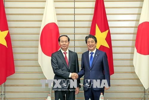 Chủ tịch nước Trần Đại Quang hội đàm với Thủ tướng Shinzo Abe. Ảnh: TTXVN