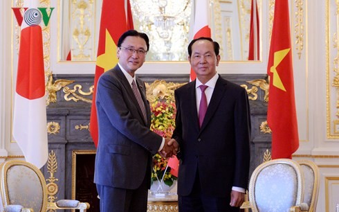 Chủ tịch nước Trần Đại Quang tiếp thân mật Chủ tịch Ủy ban điều hành Hạ viện Nhật Bản Keiji Furuya.