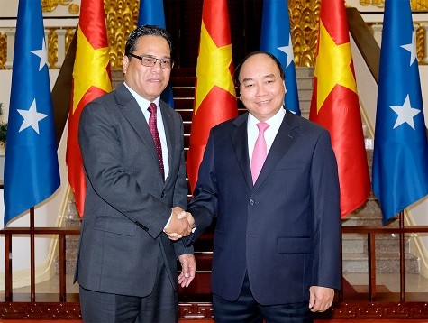 Thủ tướng Nguyễn Xuân Phúc tiếp Chủ tịch Quốc hội Liên bang Micronesia Wesley W. Simina - Ảnh: VGP