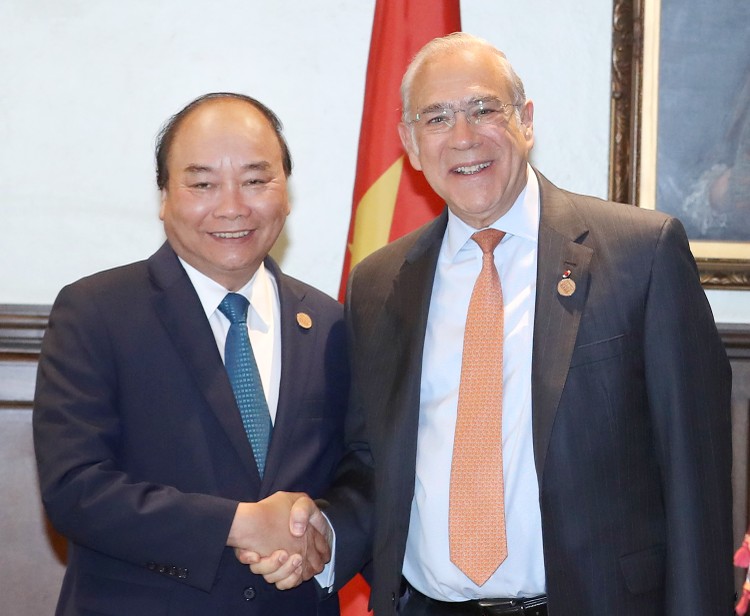 Thủ tướng Nguyễn Xuân Phúc và Tổng Thư ký Tổ chức hợp tác Kinh tế Phát triển (OECD). Ảnh VGP