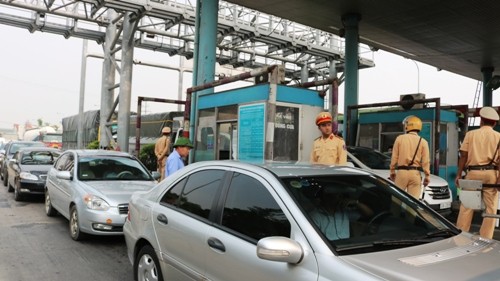 Lực lượng chức năng có mặt tại trạm thu phí Tân Đệ ngày 8/6 để đảm bảo an ninh, trật tự giao thông. 