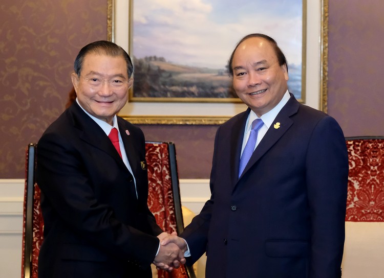 Thủ tướng Nguyễn Xuân Phúc và ông Charoen Sirivadhanabhakdi, Chủ tịch Tập đoàn ThaiBev. - Ảnh: VGP