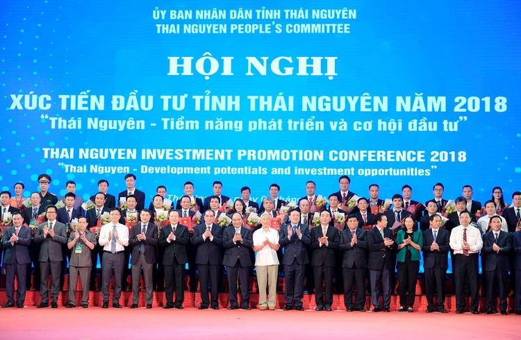 50 dự án với tổng số vốn khoảng 46.700 tỷ đồng đã được tỉnh Thái Nguyên trao quyết định phê duyệt chủ trương đầu tư, giấy chứng nhận đầu tư tại hội nghị