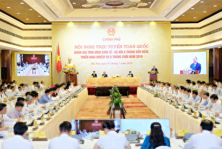 Thủ tướng Nguyễn Xuân Phúc chỉ đạo tại Hội nghị. Ảnh: VGP