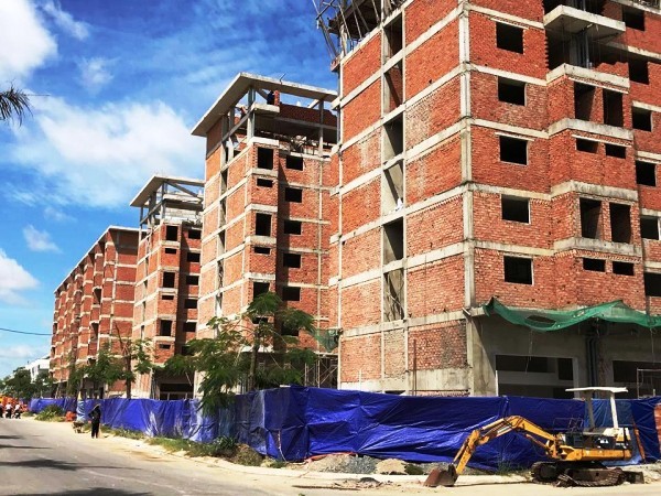 Dự án chung cư thương mại Trần Anh (xã Mỹ Hạnh Nam, huyện Đức Hòa) không có giấy phép xây dựng của cơ quan có thẩm quyền bị xử phạt 120 triệu đồng.