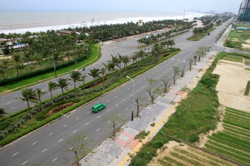 Đường Võ Nguyên Giáp cận kề bãi biển TP Đà Nẵng.