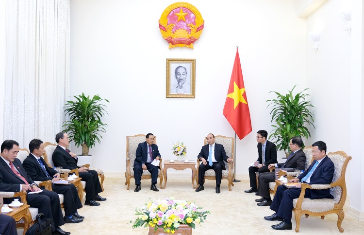 Thủ tướng Nguyễn Xuân Phúc tiếp Phó Chủ tịch Quốc hội Lào. Ảnh: VGP