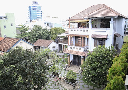 Căn nhà ba tầng, có sân vườn rộng của ông Trần Văn Minh trên đường Lý Thường Kiệt (quận Hải Châu, Đà Nẵng).