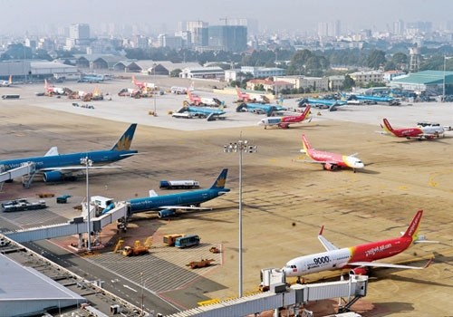 Vé máy bay được bình ổn trong khi giá dịch vụ sân bay tăng