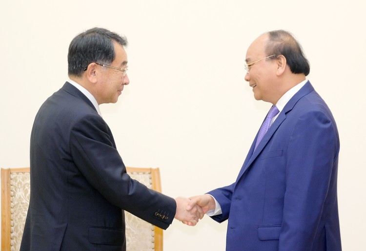 Thủ tướng Nguyễn Xuân Phúc tiếp Chủ tịch Liên minh Nghị sĩ Hữu nghị Nhật Bản-Mekong Ryu Shionoya. Ảnh: VGP