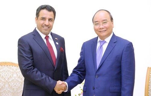 Thủ tướng Nguyễn Xuân Phúc tiếp Đại sứ Obaid Saeed Bintaresh Al Dhaheri. Ảnh: VGP