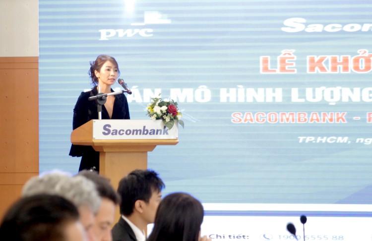 Bà Trần Thị Phương Hồng, Phó TGĐ CMC SISG phát biểu tại buổi lễ