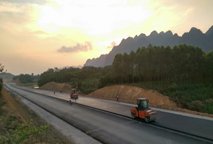 Thi công gói BTN.2-CT tại Km78+775-Km78+905 của Cao tốc Bắc Giang – Lạng Sơn