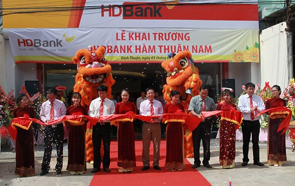 Cắt băng khai trương HDBank Hàm Thuận Nam