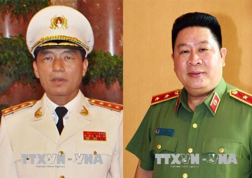  Chủ tịch nước Trần Đại Quang đã ký các quyết định giáng cấp bậc hàm cấp tướng Công an nhân dân đối với ông Trần Việt Tân (ảnh trái) và ông Bùi Văn Thành (ảnh phải).
