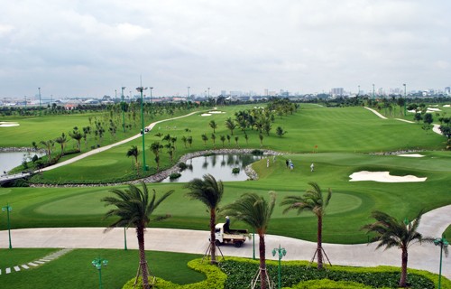 157 ha đất quốc phòng trong sân bay Tân Sơn Nhất (Bộ Quốc phòng quản lý) đang được sử dụng làm sân golf.