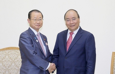 Thủ tướng Nguyễn Xuân Phúc và Chủ tịch Ủy ban Ngân sách của Hạ viện Nhật Bản Kawamura Takeo - Ảnh: VGP