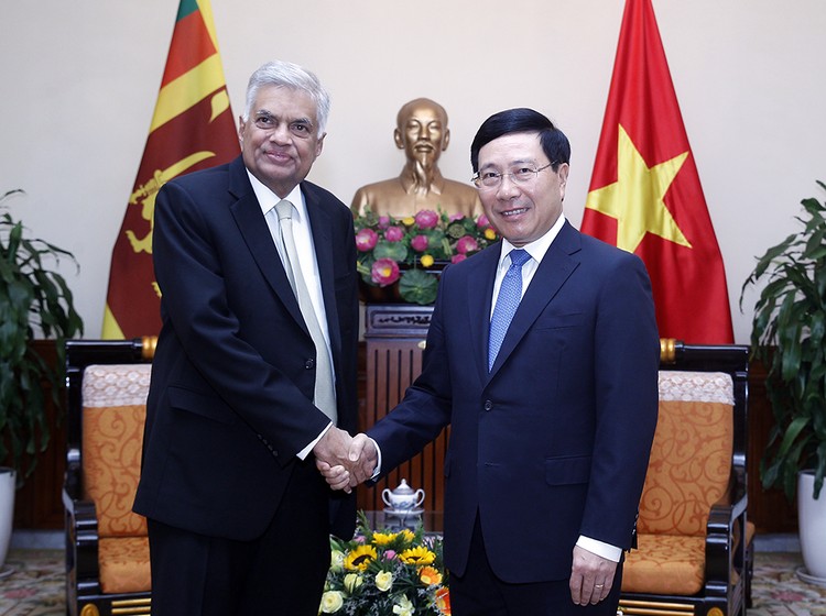 Phó Thủ tướng Phạm Bình Minh và Thủ tướng Sri Lanka Ranil Wickremesinghe - Ảnh: VGP