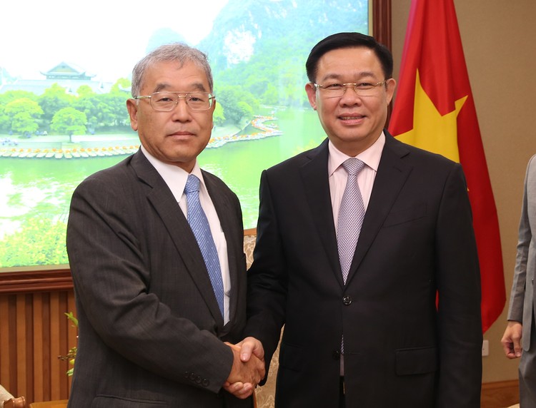 Phó Thủ tướng Vương Đình Huệ tiếp Phó Chủ tịch điều hành Tập đoàn Mitsubishi Hiroshi Sakuma. Ảnh: VGP