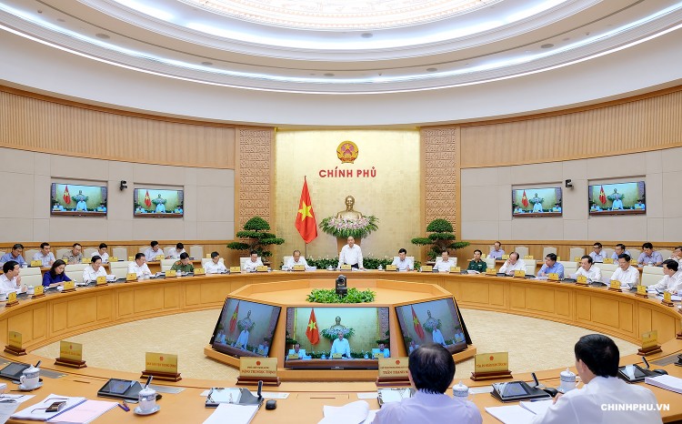 Thủ tướng Nguyễn Xuân Phúc chủ trì họp phiên thường kỳ tháng 8, bàn về tình hình kinh tế - xã hội tháng 8 và 8 tháng năm 2018. Ảnh:VGP