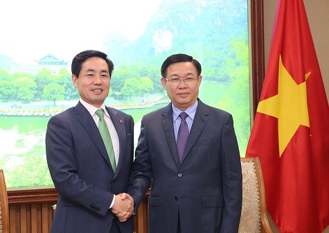Phó Thủ tướng Vương Đình Huệ tiếp Chủ tịch kiêm Tổng Giám đốc Công ty tài chính Lotte Card Kim Chang Kwon - Ảnh: VGP