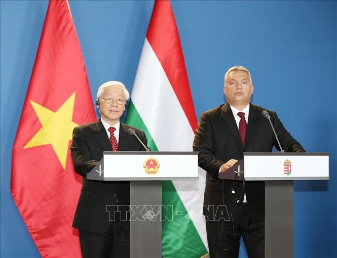 Tổng Bí thư Nguyễn Phú Trọng và Thủ tướng Hungary Viktor Orbán phát biểu với báo chí. Ảnh: TTXVN