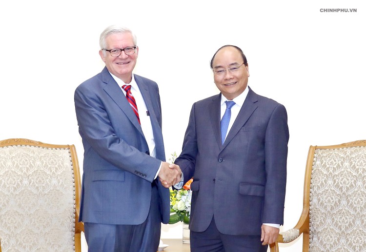 Thủ tướng Nguyễn Xuân Phúc tiếp Thứ trưởng Thương mại Hoa Kỳ, ông Gilbert Kaplan. Ảnh: VGP