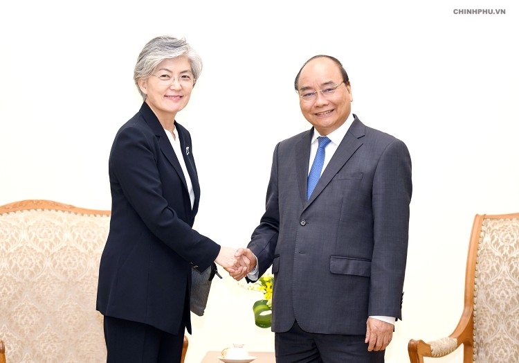 Thủ tướng Nguyễn Xuân Phúc đánh giá cao việc Chính phủ Hàn Quốc cử đoàn sang tham dự và đóng góp vào thành công của Hội nghị WEF ASEAN - Ảnh: VGP