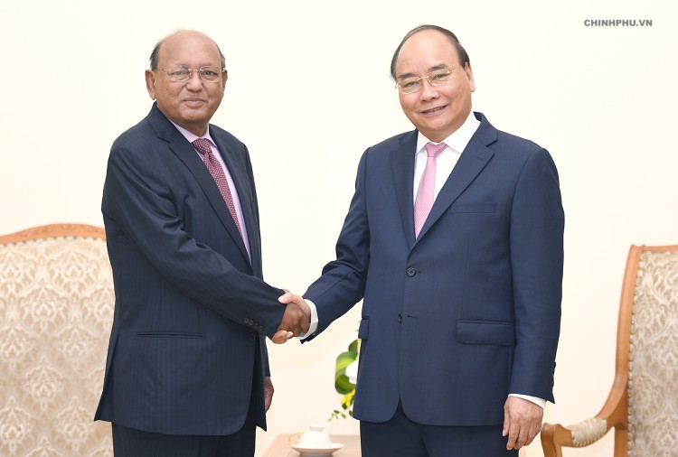 Thủ tướng Nguyễn Xuân Phúc tiếp Bộ trưởng Thương mại Bangladesh, ông Tofail Ahmed. Ảnh: VGP