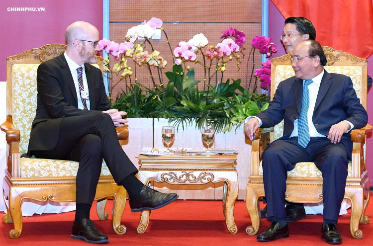 Thủ tướng Nguyễn Xuân Phúc tiếp Phó Chủ tịch về Chính sách công tại khu vực châu Á-Thái Bình Dương của Facebook, ông Simon Milner. Ảnh: VGP