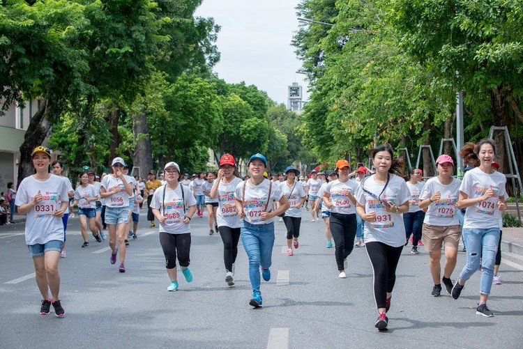 Giải chạy SeABank Run For The Future tại Hà Nội