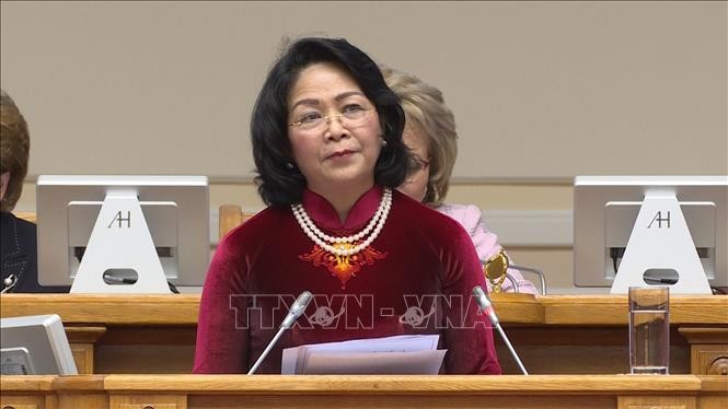 Phó Chủ tịch nước Đặng Thị Ngọc Thịnh phát biểu tại Phiên họp toàn thể của Diễn đàn Phụ nữ Á – Âu lần thứ hai.