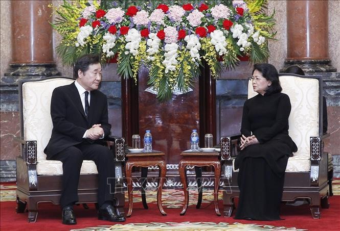 Quyền Chủ tịch nước Đặng Thị Ngọc Thịnh và Thủ tướng Hàn Quốc Lee Nak-yeon. Ảnh TTXVN