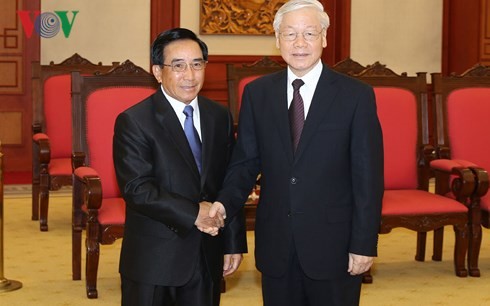 Tổng Bí thư Nguyễn Phú Trọng và đồng chí Phankham Viphavanh, Phó Chủ tịch nước Cộng hòa Dân chủ Nhân dân Lào. Ảnh: VOV