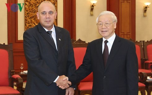 Tổng Bí thư Nguyễn Phú Trọng và đồng chí Roberto Morales Ojeda