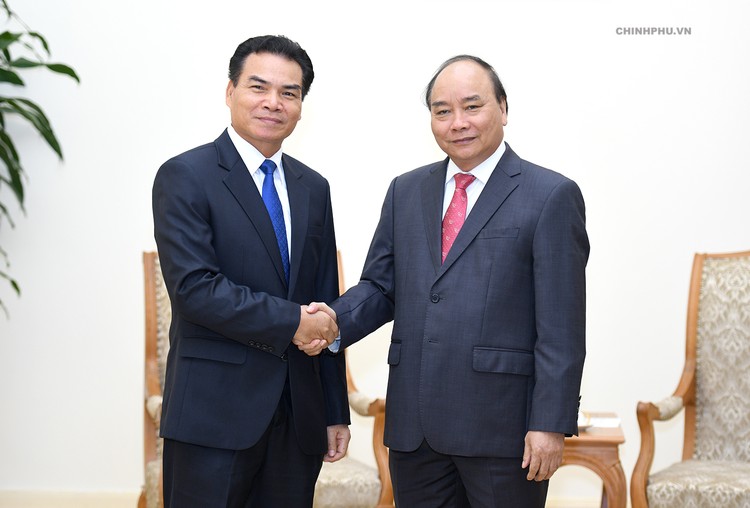 Thủ tướng Nguyễn Xuân Phúc tiếp Bộ trưởng, Chủ nhiệm Văn phòng Phủ Thủ tướng Lào Phet Phomphiphak. Ảnh: VGP