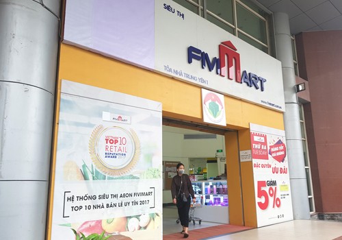 Các siêu thị Fivimart chuẩn bị thay đổi theo nhận diện thương hiệu Vinmart.